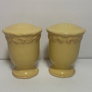 JCPenny vintage Elegant Cream Salt and Pepper Shakers off white/yellow